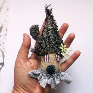Hand sewn brooch, little house ooak
