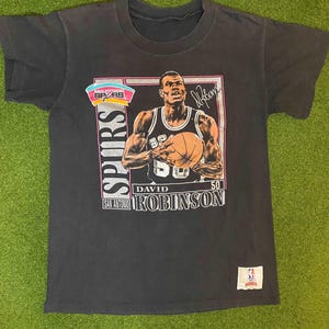 1990 San Antonio Spurs - David Robinson - Vintage NBA Player T-Shirt (Small)