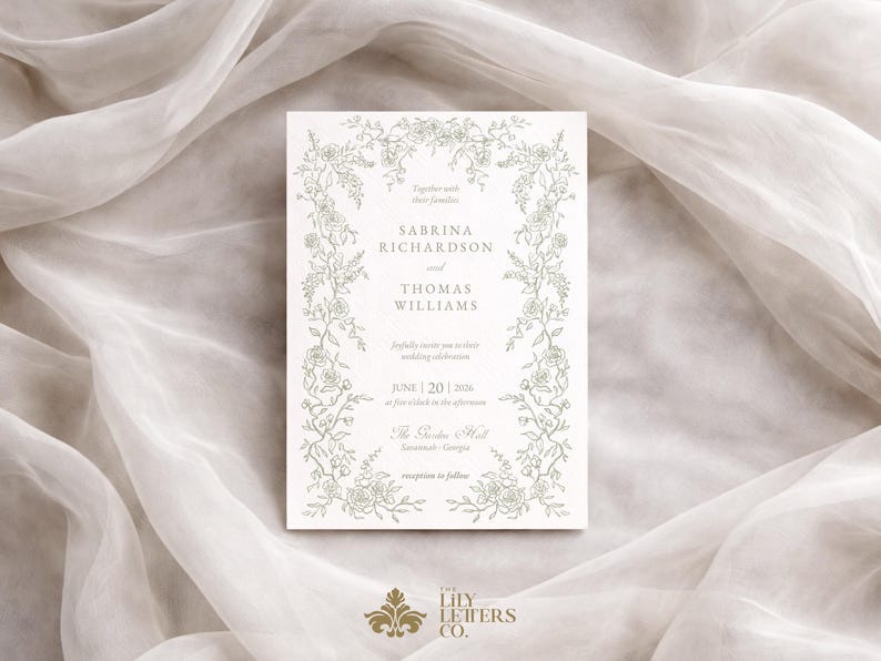 Puede incluir: Una invitaci&oacute;n de boda crema con un borde floral verde y los nombres Sabrina Richardson y Thomas Williams. La fecha es el 20 de junio de 2026. El texto incluye 'The Savannah Hall, Savannah, Georgia'.
