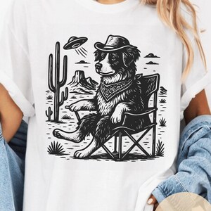 Camiseta vaquera de Border Collie con colores cómodos: divertido gráfico de perro del oeste con ovni