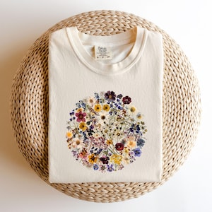 Boho Wildflowers Cottagecore Shirt, shirt met wilde bloemenzakje, vintage bloemenhanddoek, cadeau voor vrouwen, onderzetter met geperste bloemen, botanische regenwaterprint