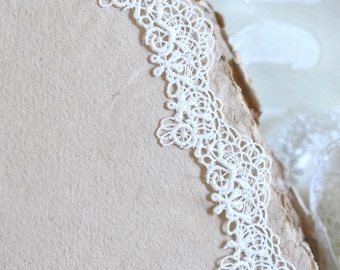 White Floral Swag Squirrelly Scribbled Scalloped Lace Trim 1 1/2"