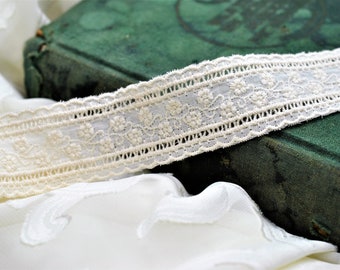 Ivory Cotton Floral Eyelet Embroidered Double Scalloped Edge Lace Trim 1 1/2", Doll Trim  Scrapbook Junk Journal Decoration