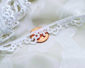 Tiny Dainty White Single Scalloped Puffy Poofy Lace Trim, Doll Trim 1/2", Art Journal Trim, Scrapbooking, Slow Stitching, Lace Edging,