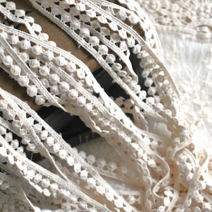 Ecru Small Pom Pom Cotton Trim Lace, Dainty Cream PomPom Trim, Scrapbook Journal Trim, Arts and Crafts Trim