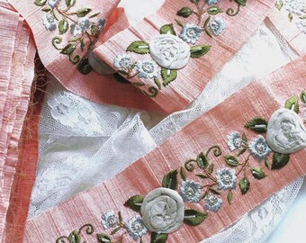 Embroidered Peach Sari Trim: Boho Flower Embellishment