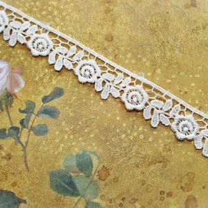 Narrow Dainty Scalloped Rose Cream Embroidered Lace Trim 7/8",  Scrapbooking Journal Trim, Slow Stitching, Crazy Quilting, Doll Trim