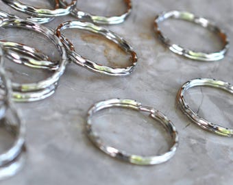 Vintage Silver Tone Round Split Key Ring with Wavy Design (1 to 10), 36mm X Large Keyrings, Keyring Supply