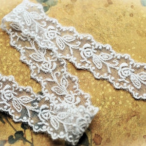Dainty Scallop White Lace Trim: Scrapbooking, Doll Trim (7/8 inch wide