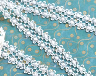 White Double Flower Scallop Lace Trim 1",  Scrapbook Journal Slow Stitching, Crazy Quilting, Doll  Decorative Edge Lace Trim