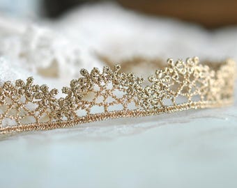 Dainty Light Gold Flower Scalloped Decorative Edging Lace Trim 5/8"
