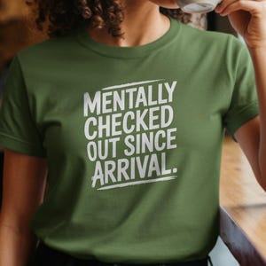Koszulki z napisem „Socially Awkward”, koszulki z napisem „Mentally Checked Out Since Arrival”, zabawna koszulka z napisem „Sarkastyczny lęk społeczny”, koszulka z napisem „Introvert Saying”