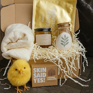 Luxury Spa Gift Box: Self Care Relaxation Set with Soap, Bath Bomb & Candle