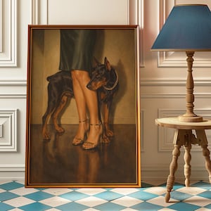 Femme fatale dobermann poster, vrouw met dobermann muurkunst, vintage gothic glamour print, sterk vrouwelijk kunstwerk, elegant hondenportret decor