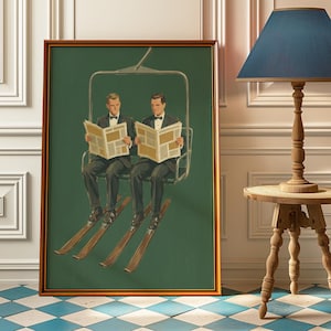 Puede incluir: Una impresión artística enmarcada representa a dos hombres en esmoquin leyendo periódicos en un telesilla. La obra de arte tiene un fondo verde y un marco dorado. Los hombres visten trajes negros y pajaritas.