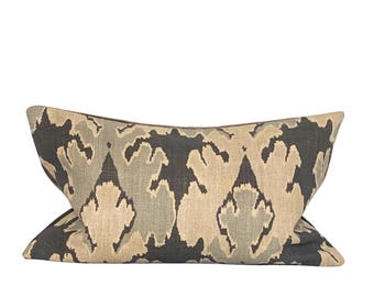 Funda de almohada lumbar de lino Bengal Bazaar de Kelly Wearstler, con reverso de terciopelo marrón (14x22)