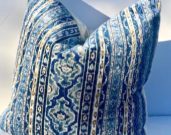 Funda de almohada de terciopelo con bordado floral – Azul índigo, 22x22 cm (forma europea)