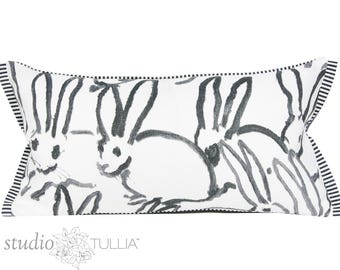 Funda de almohada Hunt Slonem Bunny Hutch, lino negro lumbar, 11x17