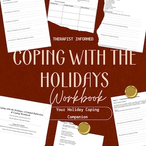Puede incluir: Un cuaderno de trabajo titulado "Coping with the Holidays" con el texto "Therapist Informed". La portada es de color marrón rojizo oscuro con varias páginas sujetas con imanes dorados. El cuaderno incluye ejercicios de reflexión y afrontamiento guiados.