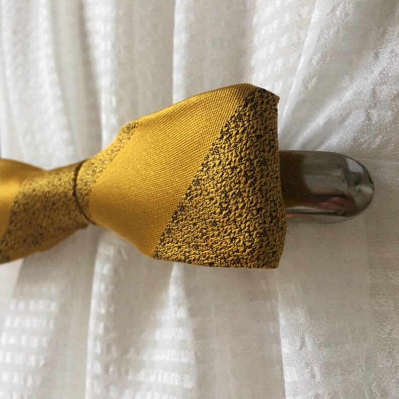 Yellow Bow Cinch Clip