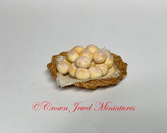 1:12 ONE Basket of Dinner Rolls by IGMA Artisan Robin Brady-Boxwell - Crown Jewel Miniatures