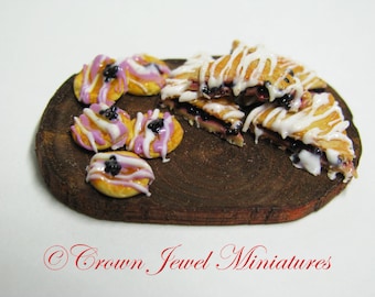 1:12 Blackberry Turnovers & Pumpkin Pastries by IGMA Artisan Robin Brady-Boxwell - Crown Jewel Miniatures