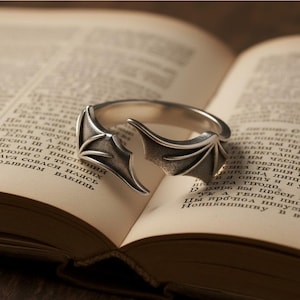 Vintage sterling silver 925 vampire bat ring, adjustable open gothic jewelry, handcrafted demon wing ring, dark aesthetic accessory
