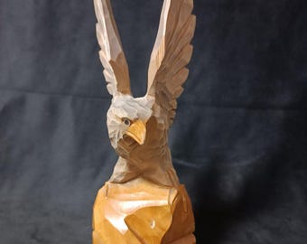 Águila mágica de madera