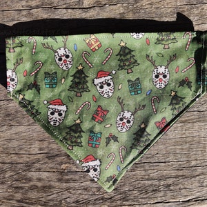 Bandana navideña de Jason Voorhees para perros: collar gótico de terror para mascotas