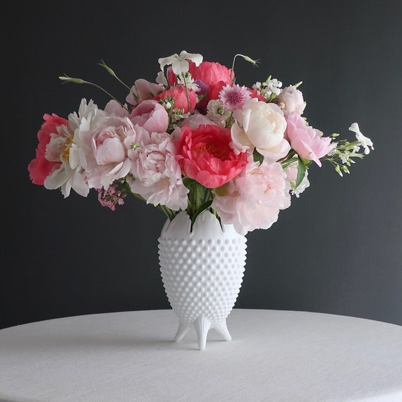 Bodas Fenton Rose Pattern Medium Milk Glass Vase Centerpiece