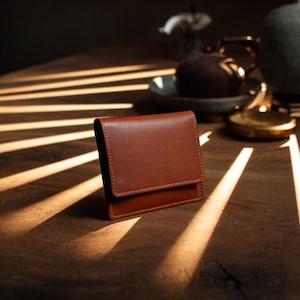 Cartera de cuero artesanal para hombre de Leather Artisans USA: billetera delgada plegable con bloqueo RFID / Piel de grano completo genuina / Regalo para él / W-LA018