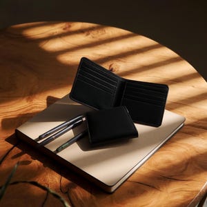 Cartera de cuero artesanal de EE. UU. para hombre: billetera delgada plegable con bloqueo RFID / Cuero genuino de plena flor / Regalo para él / W-LA0011