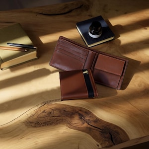 Cartera de cuero artesanal para hombre de Leather Artisans USA: billetera delgada plegable con bloqueo RFID / Piel de grano completo genuina / Regalo para él / W-LA009