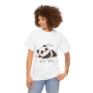 T-shirt graphique mignon de panda, T-shirt drôle, haut en coton unisexe, vêtements de jour paresseux, cadeau pour les amoureux des animaux, vêtements de détente
