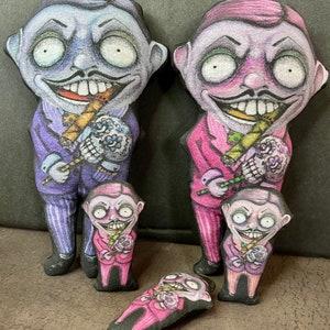 Original Kunst weiche Puppe Gomez Addams Familie Softie Pin oder Puppe gruselig niedlich Spaß wunderlich makabere weiche Skulptur Tween Geschenk Whimsigoth