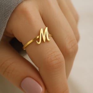 Anillo con inicial de oro: anillo ajustable de acero inoxidable con letras de la A a la Z para mujer. Regalo minimalista para Navidad o boda.