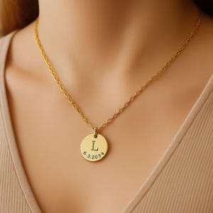 Collar personalizado para mamá: colgante con iniciales para niños en plata / Regalo personalizado para mamá / Collar con nombre para niños / Joyería para el Día de la Madre