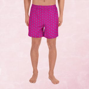 Könnte beinhalten: Rosa Sport Shorts mit einem blauen Muster aus sich wiederholenden abstrakten Formen.