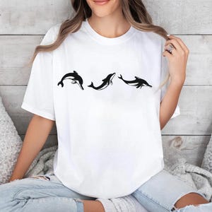 Comfort Colors® Dolphin T-Shirt – Unisex Ocean Animal Lover Gift, Marine Life Graphic Tee, Perfect for Sea Life Enthusiasts.