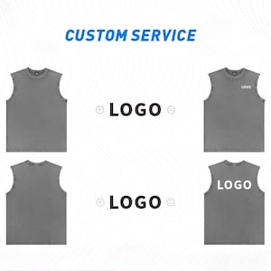 Puede incluir: Cuatro camisetas sin mangas grises con la palabra "LOGO" impresa. Las camisetas se muestran en vistas delantera y trasera. El texto "CUSTOM SERVICE" est&aacute; escrito en azul en la parte superior de la imagen.