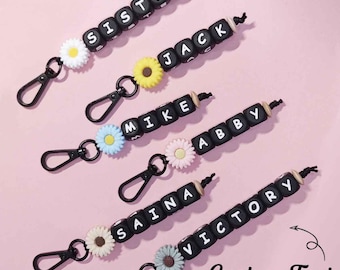 Custom Name Beaded Keychain with Daisy | Personalized Silicone Name Tag | Cute Flower Keyring Gift | Custom Letter Keychain for Women & Kids