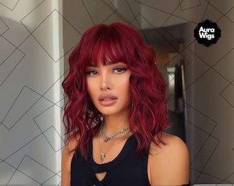 Perruque carrée ondulée rouge bordeaux avec frange : cheveux synthétiques résistants à la chaleur