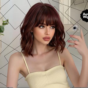 14 Inch Short Burgundy Bob Wig with Bangs, Wavy Heat-Resistant Synthetic Wig for Women, Rich Wine Red Color, Halloween Wigs, Costume Wigs