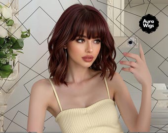 Perruque carrée bordeaux avec frange : cheveux synthétiques rouge vineux résistants à la chaleur