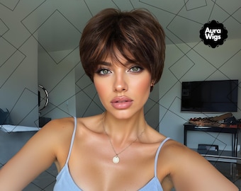 Donkerbruine pixie-pruik met pony: hittebestendig synthetisch haar