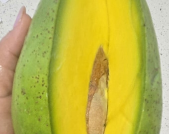 Cuatro aguacates puertorriqueños frescos, recogidos del árbol el mismo día del envío. Envío gratuito y correo prioritario.
