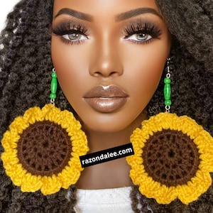 Pendientes de crochet grandes y ligeros con diseño de girasol de Razonda Lee RazondaLee