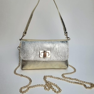 Borsa a mano in pelle italiana color oro metallizzato: tracolle staccabili