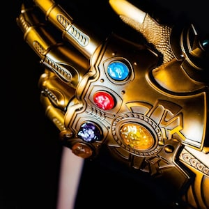 アベンジャーズ インフィニティガントレット レプリカ 電子