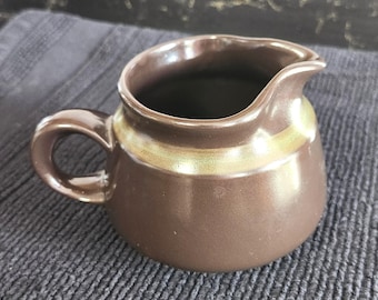 Jarra para crema Franciscan Madeira de loza marrón con banda verde